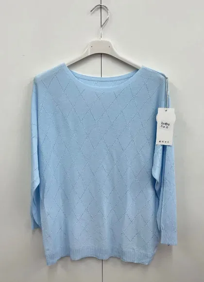 Lightweight cross pattern jumper